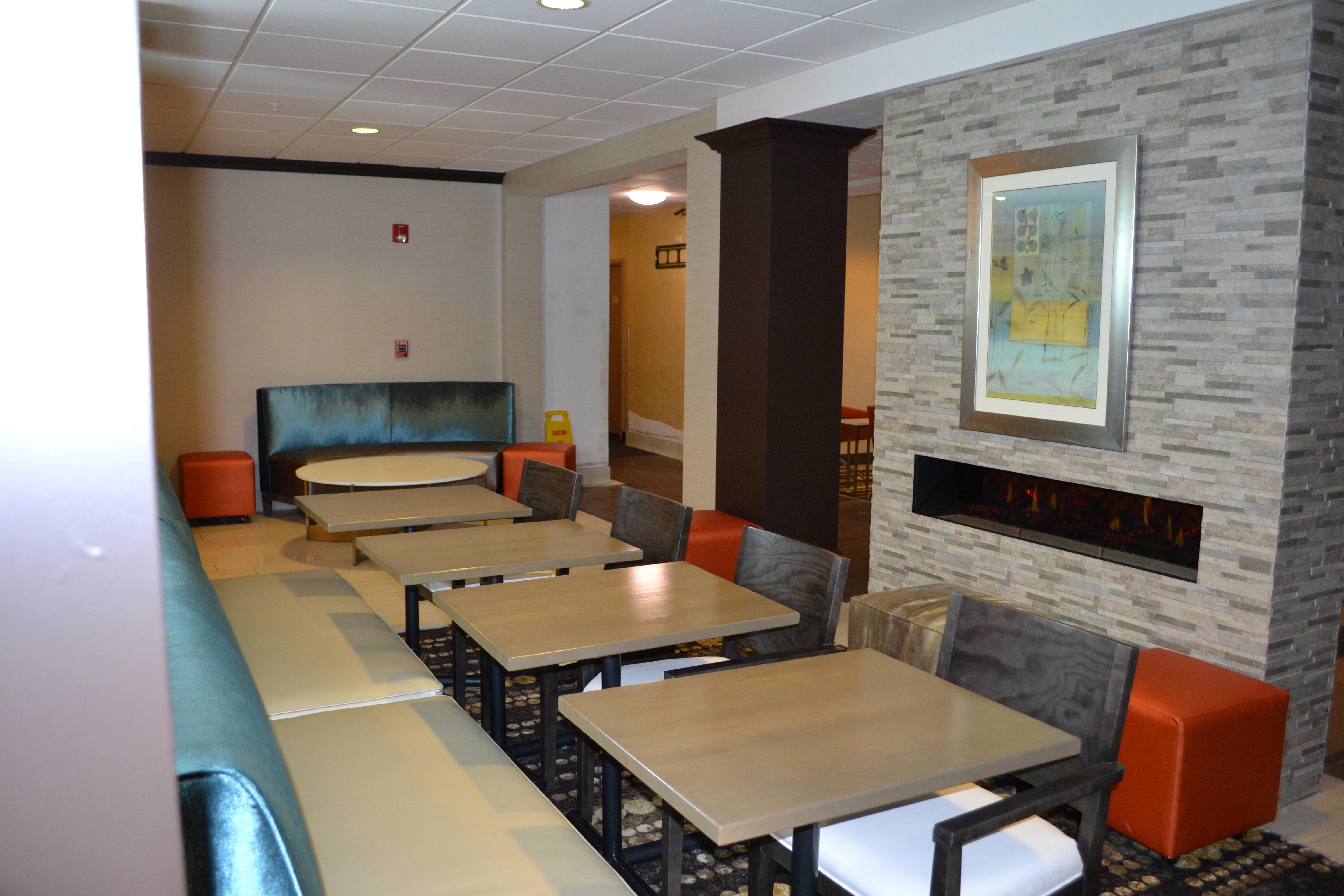 Holiday Inn Express Hotel & Suites Kent State University Екстер'єр фото